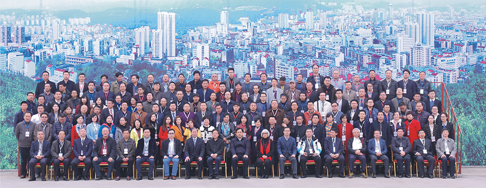 來自海內(nèi)外的管理科學(xué)專家學(xué)者、中小企業(yè)老總近百人聚集一堂